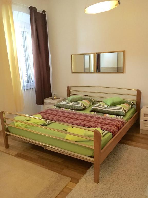 Ana Apartment Pola Esterno foto